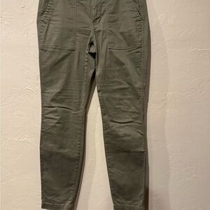 CAbi Green Cargo Pants with Tapered Fit and Textured Fabric